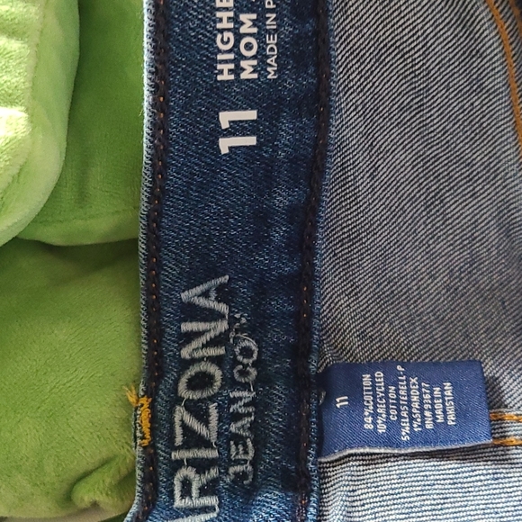 NWT Arizona Destroyed Mom Jeans 11 - Picture 6 of 7